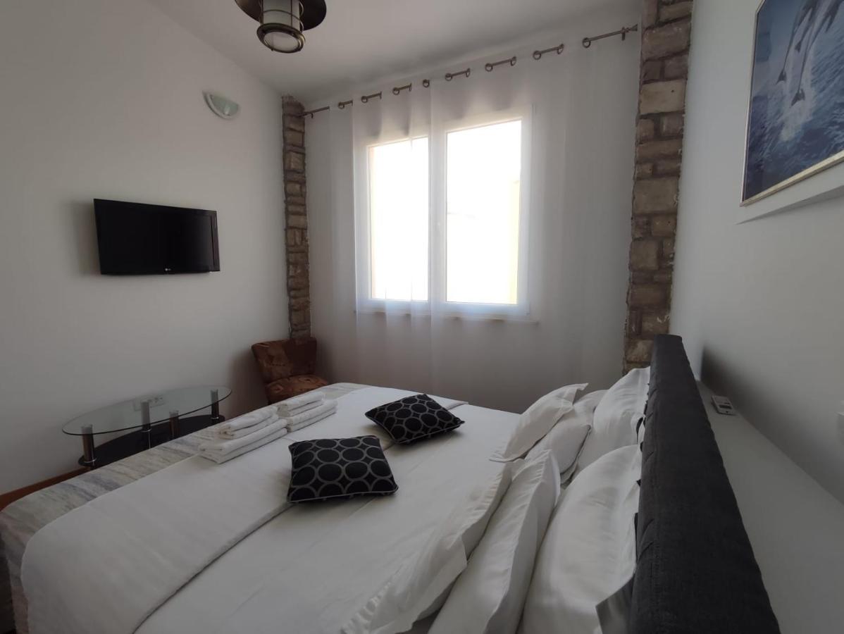 Apartment Sandrica Stomorska Eksteriør billede